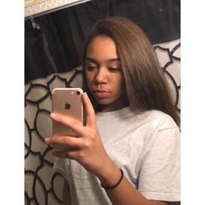 Meet your Posher, Ana